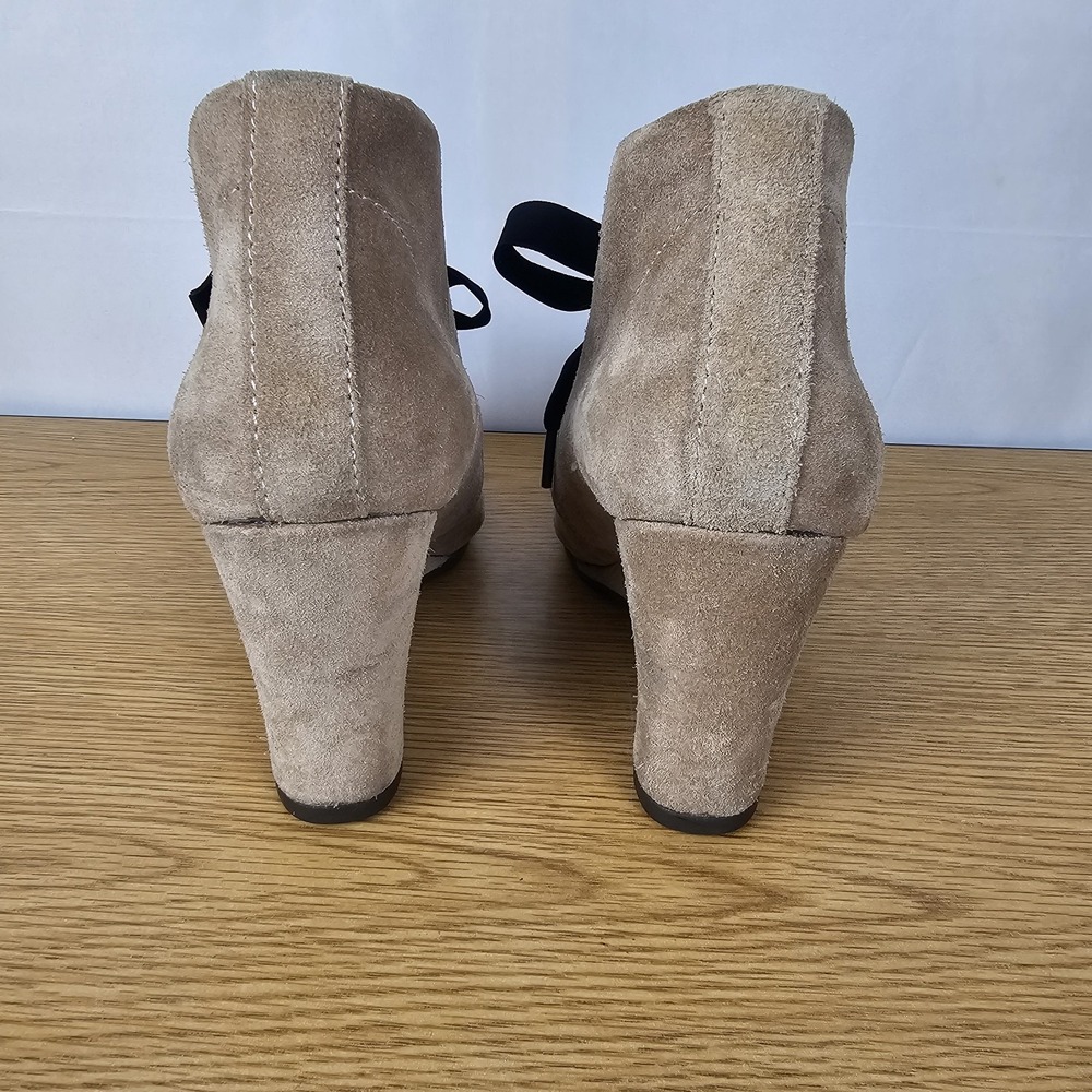 Anthropologie Bussola Enna Boot EU 39 US 8-8.5 Taupe Suede Lace Up Wedge Preppy - Picture 4 of 11